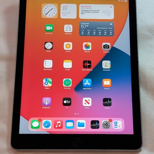 Apple iPad 5th Gen - Wi-Fi, 32 GB, Gray, A1822