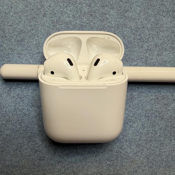 Apple AirPods 2nd Gen - Lightning Case