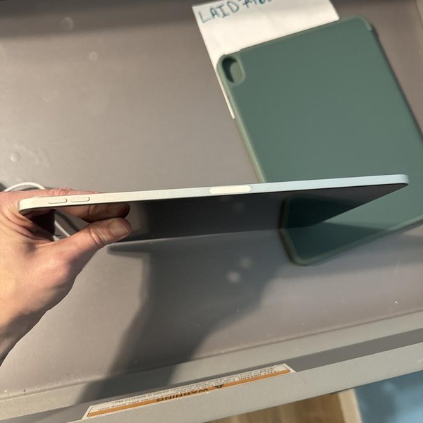 Apple iPad Air (5th Gen) - Wi-Fi, 256 GB, Gray, A2588