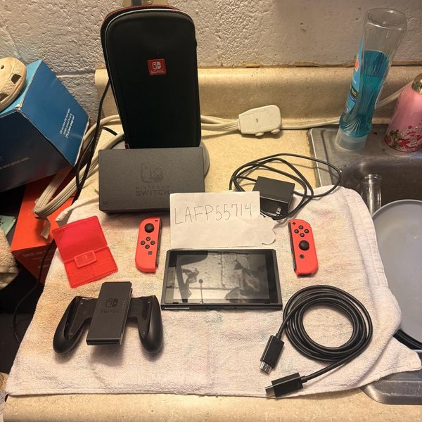 Nintendo Switch - 32 GB, Red, Mario Red Edition