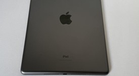 Mint
													Apple iPad 8th Gen - Unlocked, Gray, 32 GB, A2428, photo 3 of 7
