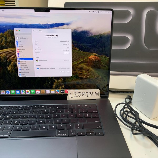 MacBook Pro Late 2023 (M3) - 16 inch - 512 GB, Black, 18 GB, Apple M3 Pro 12-core, 18-core GPU