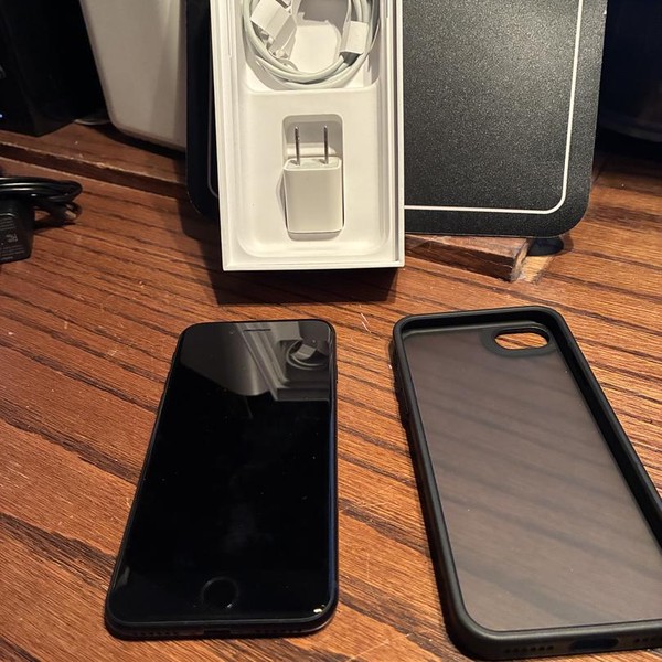 Apple iPhone SE 3rd Gen 2022 - Unlocked, 64 GB, Midnight, A2595