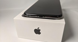 Good
													Apple iPhone Xs Max - Unlocked, Gray, 64 GB, A1921, photo 3 of 7