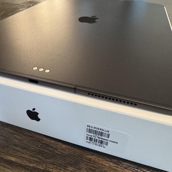 Apple iPad Pro 13 inch (M4) 2024 - Unlocked, 256 GB, Black, 8 GB, A2926, Standard Glass