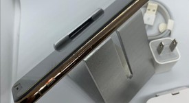 Mint
													Apple iPhone Xs - Unlocked, Gold, 64 GB, A1920, photo 4 of 8