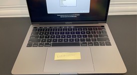 Good
													MacBook Pro 2018 (With Touch Bar) - 13" - I7, Gray, 512 GB, 16 GB, photo 3 of 11
