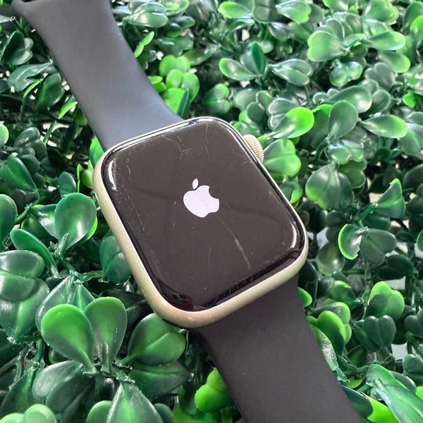 Apple Watch Series 8 41mm - Unlocked, Starlight, A2772 - Cellular, Aluminum