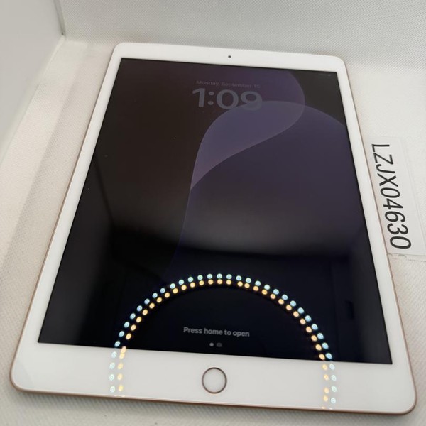 Apple iPad 7th Gen - Unlocked, 32 GB, Gold, A2200