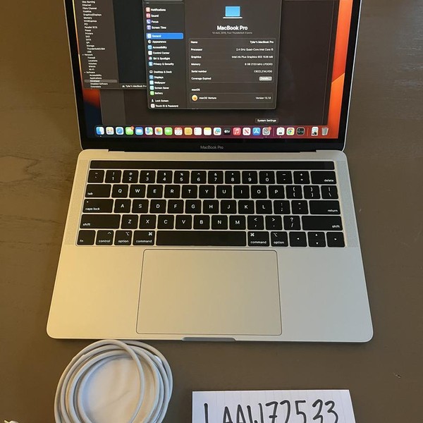 MacBook Pro 2019 - 13 inch - 256 GB, Silver, 8 GB, Intel Core i5