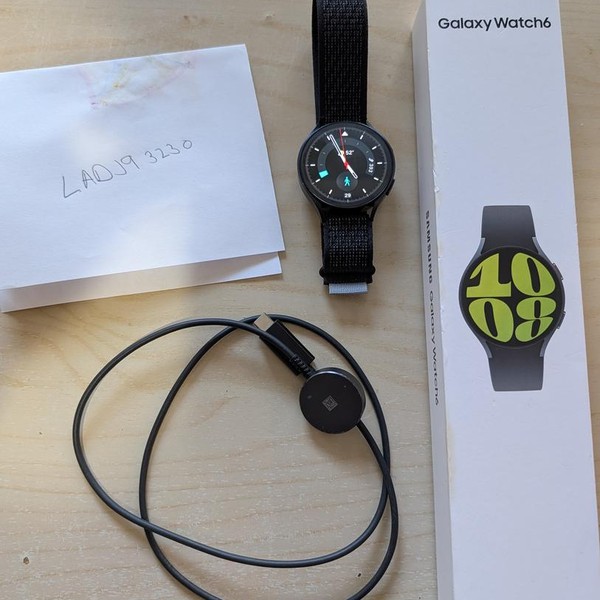 Samsung Galaxy Watch6 - Unlocked, Graphite, 44mm