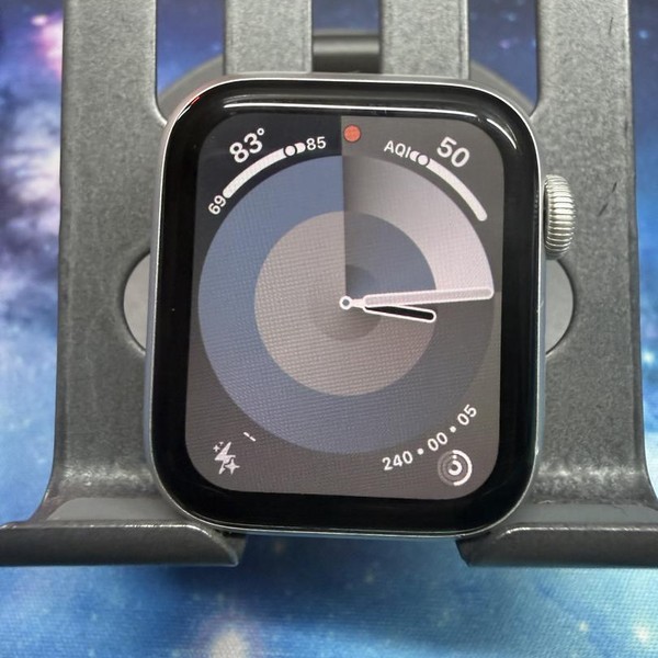 Apple Watch Series 4 40mm - Unlocked, Silver, A1975 - Cellular, Aluminum