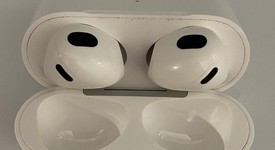 Used
													Apple AirPods 3rd Gen - MagSafe Case, photo 2 of 5