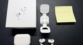 Used
													Apple AirPods Pro 2 - Lightning, photo 1 of 4