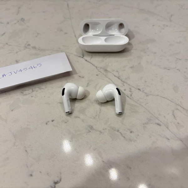 Apple AirPods Pro 2 - Lightning