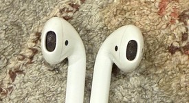 Used
													Apple AirPods 2nd Gen - Lightning Case, photo 3 of 9