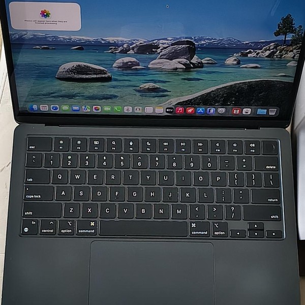 MacBook Air 2022 (M2) - 13 inch - 256 GB, Midnight, 16 GB, Apple M2