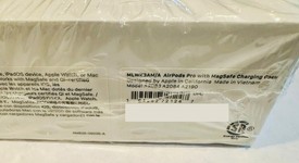 Used
													Apple AirPods Pro - MagSafe Case, photo 3 of 14