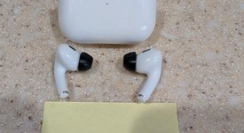 Used
													Apple AirPods Pro 2 - Lightning, photo 1 of 2