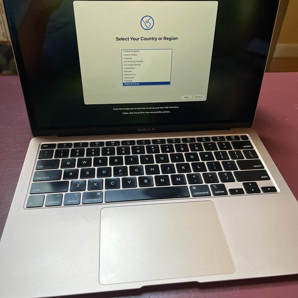 MacBook Air 2020 - 13 inch - 1 TB, Gold, 8 GB, Intel Core i3