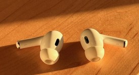 Used
													Apple AirPods Pro 2 - Lightning, photo 4 of 6