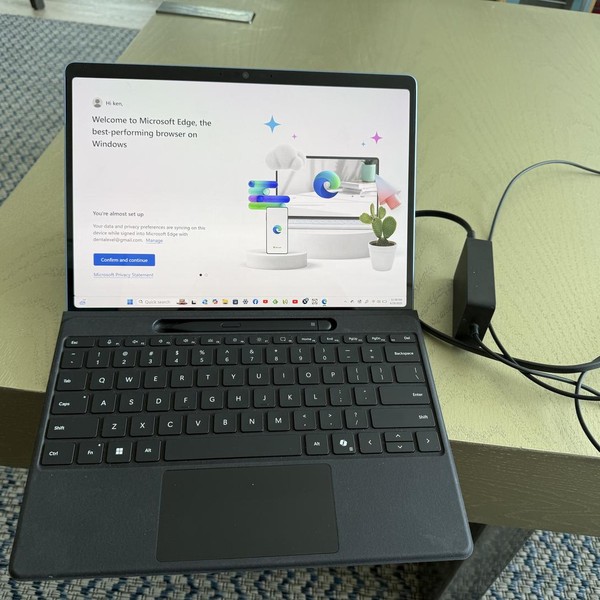 Microsoft Surface Pro 11 - 1 TB, Platinum, 16 GB, Snapdragon X Elite