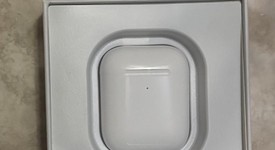 Used
													Apple AirPods 2nd Gen - Lightning Case, photo 3 of 4