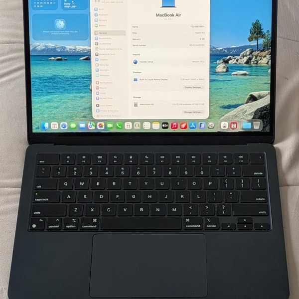 MacBook Air 2022 (M2) - 13 inch - 256 GB, Midnight, 8 GB, Apple M2