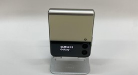 Fair
													Samsung Galaxy Z Flip3 5G - Unlocked, Cream, 256 GB, 8 GB, SM-F711U1, photo 3 of 7