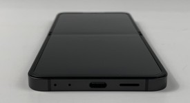 Good
													Samsung Galaxy Z Flip6 - Unlocked, Black, 512 GB, 12 GB, SM-F741U1, photo 4 of 7