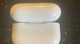 Used
													Apple AirPods Pro 1st Gen - Wireless Case, photo 4 of 12