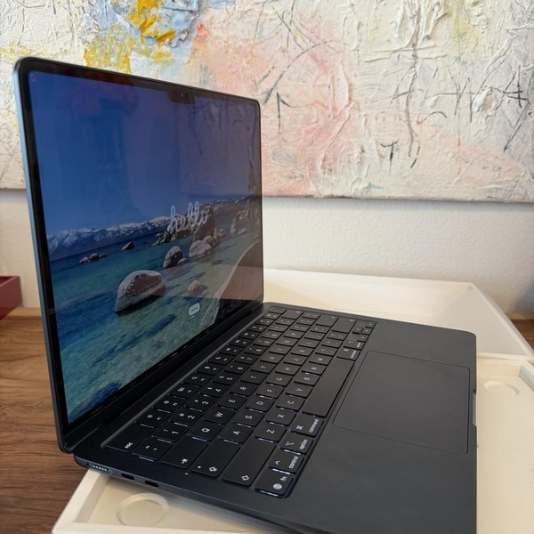 MacBook Air 2026 (M5) - 13 inch - 512 GB, Midnight, 16 GB, Apple M5 10-Core (8-core GPU)