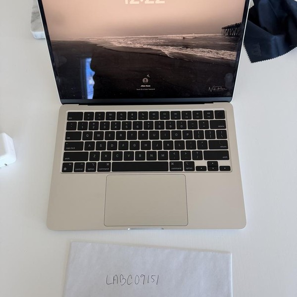 MacBook Air 2022 (M2) - 13 inch - Apple M2, Starlight, 1 TB, 24 GB