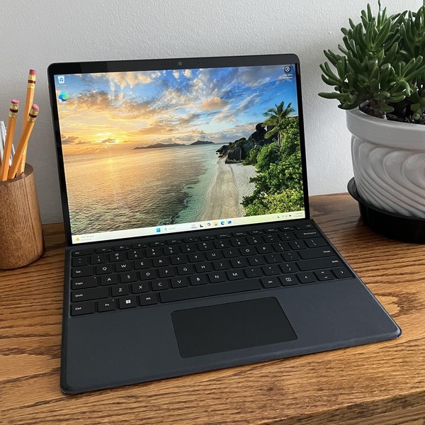 Microsoft Surface Pro 8 - 256 GB, Graphite, 8 GB, Intel Core i5