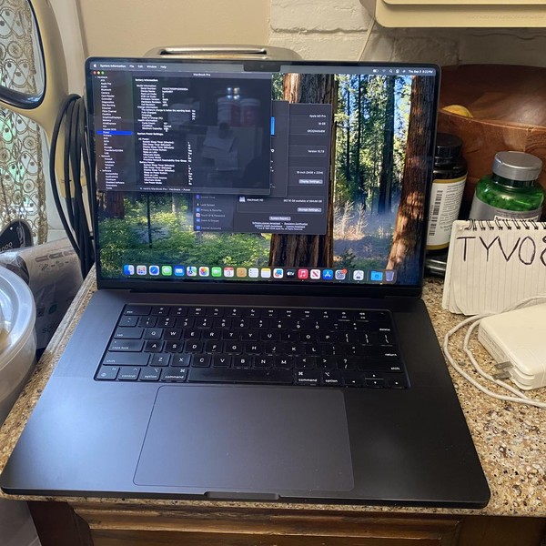 MacBook Pro Late 2023 (M3) - 16 inch - 1 TB, Black, 18 GB, Apple M3 Pro 12-core, 18-core GPU