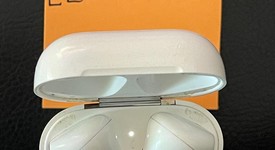 Used
													Apple AirPods 2nd Gen - Lightning Case, photo 1 of 5