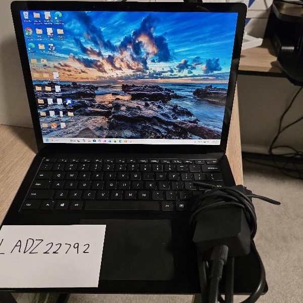 Microsoft Surface Laptop 3 - 256 GB, Black, 8 GB, Intel Core i5, 13.5 inch