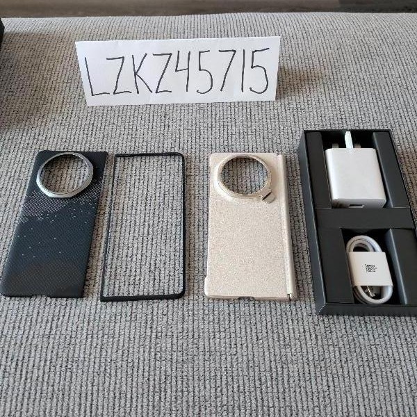 Honor Magic V5 - Unlocked Non-US, White, 512 GB, 16 GB