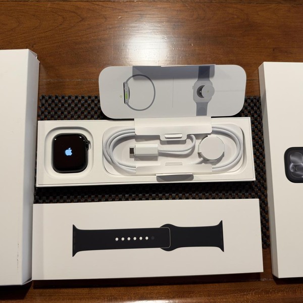 Apple Watch Series 11 42mm - Jet Black, A3331 - GPS, Aluminum