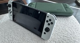 Mint
													Nintendo Switch - OLED - White, 64 GB, photo 3 of 6