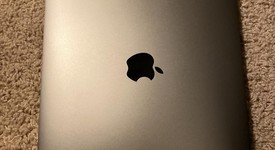 Good
													MacBook Pro 2017 (With Touch Bar) - 13" - I5, Gray, 512 GB, 8 GB, photo 3 of 11