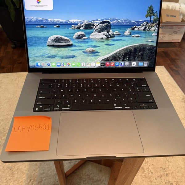 MacBook Pro 2021 - 16 inch - 512 GB, Gray, 32 GB, Apple M1 Pro 10-core