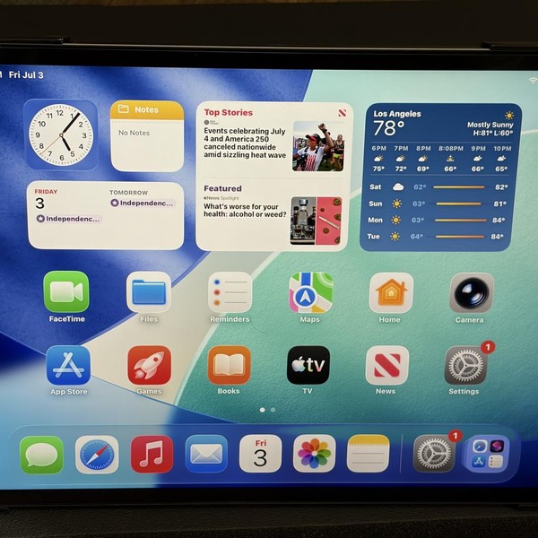 Apple iPad Pro 12.9 inch 4th Gen 2020 - Unlocked, 128 GB, Gray, A2069