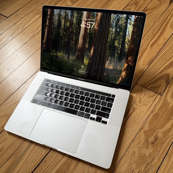 MacBook Pro 2019 - 16 inch - 2 TB, Silver, 64 GB, Intel Core i9