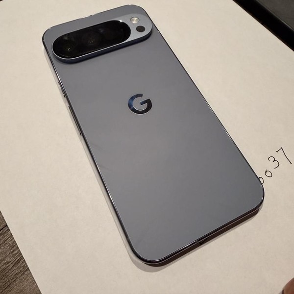 Google Pixel 10 Pro XL - Unlocked Non-US, 256 GB, Moonstone, G45RY