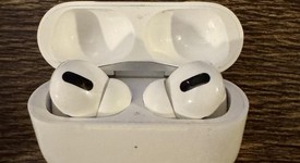 Used
													Apple AirPods Pro - MagSafe Case, photo 3 of 9