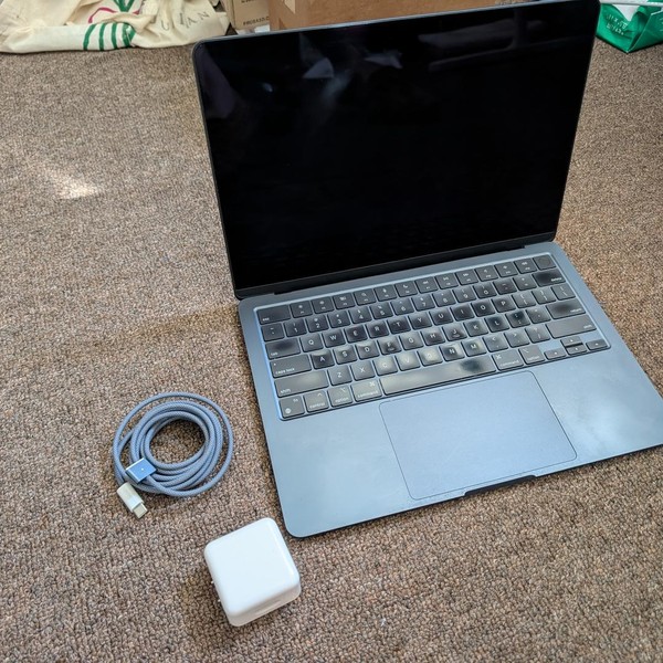 MacBook Air 2022 (M2) - 13 inch - 1 TB, Midnight, 24 GB, Apple M2