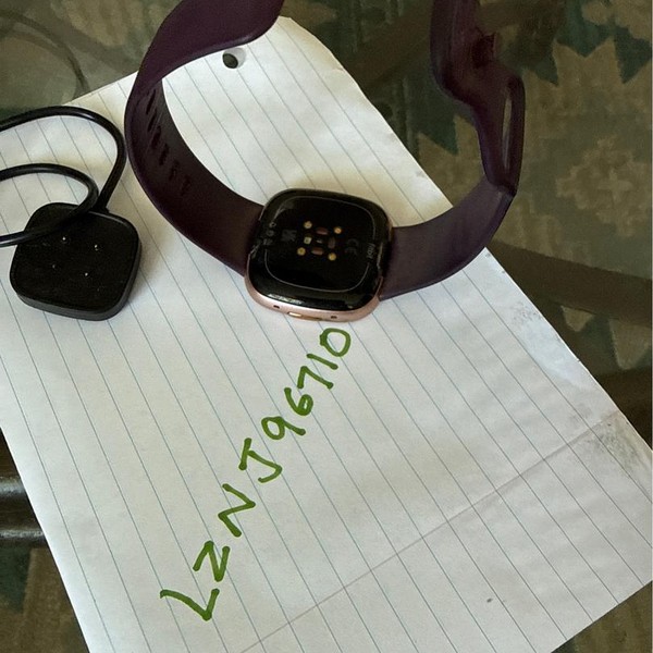 Fitbit Versa 4 - Rose Gold