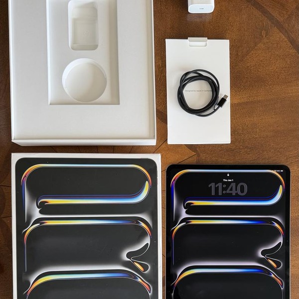 Apple iPad Pro 13 inch (M4) 2024 - Wi-Fi, 256 GB, Black, 8 GB, A2925, Standard Glass