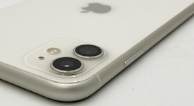 Fair
													Apple iPhone 11 - Unlocked, White, 64 GB, A2111, photo 4 of 7